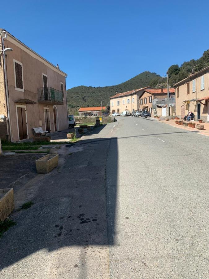 A Casetta d’Hélène et Jeanette Omessa Exterior foto